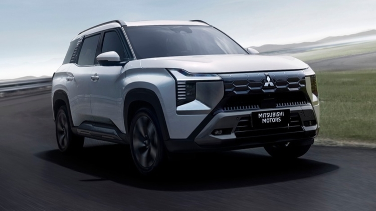 Mitsubishi DESTINATOR (2).jpg